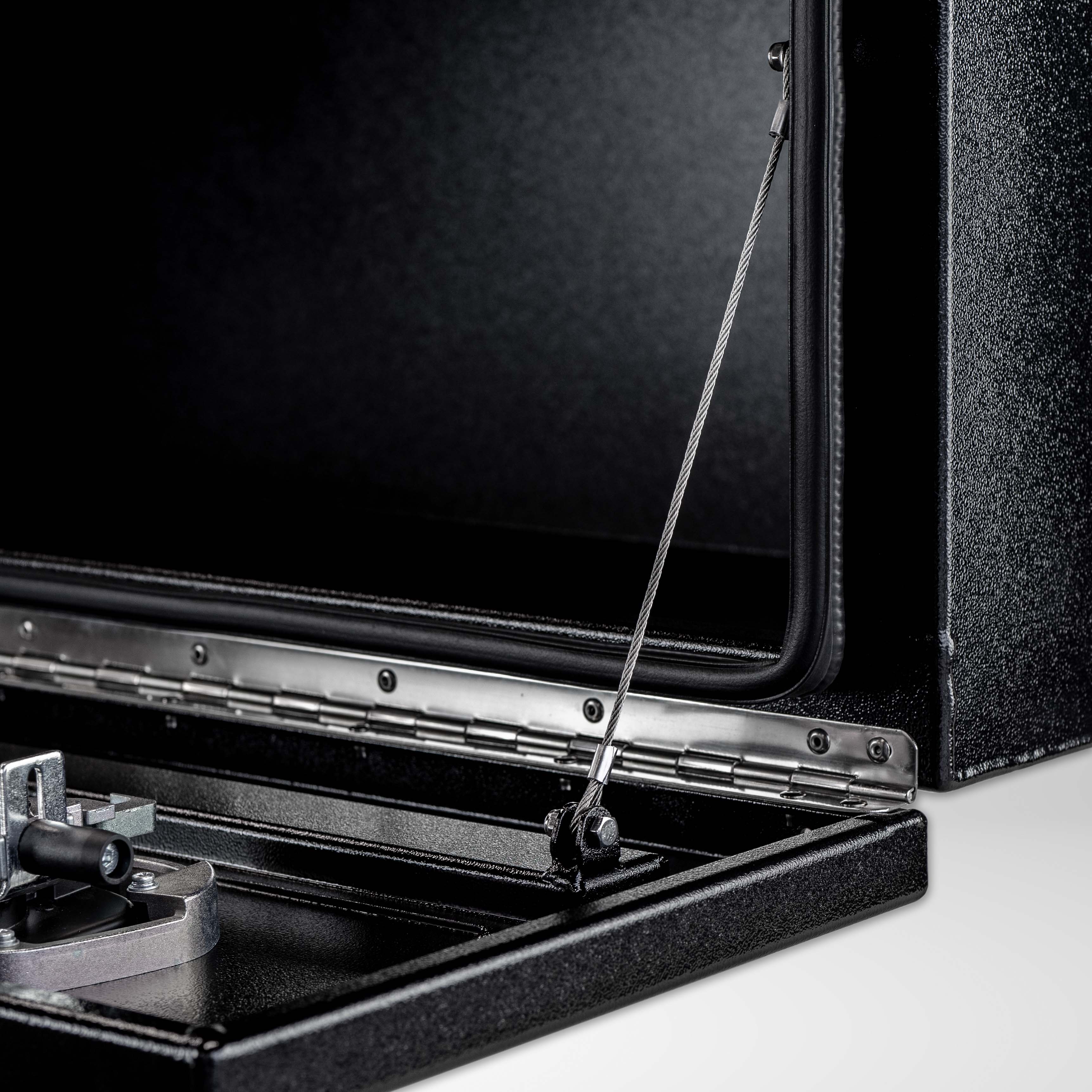 1000mm Truck Under Tray Toolbox - Black - Image 6