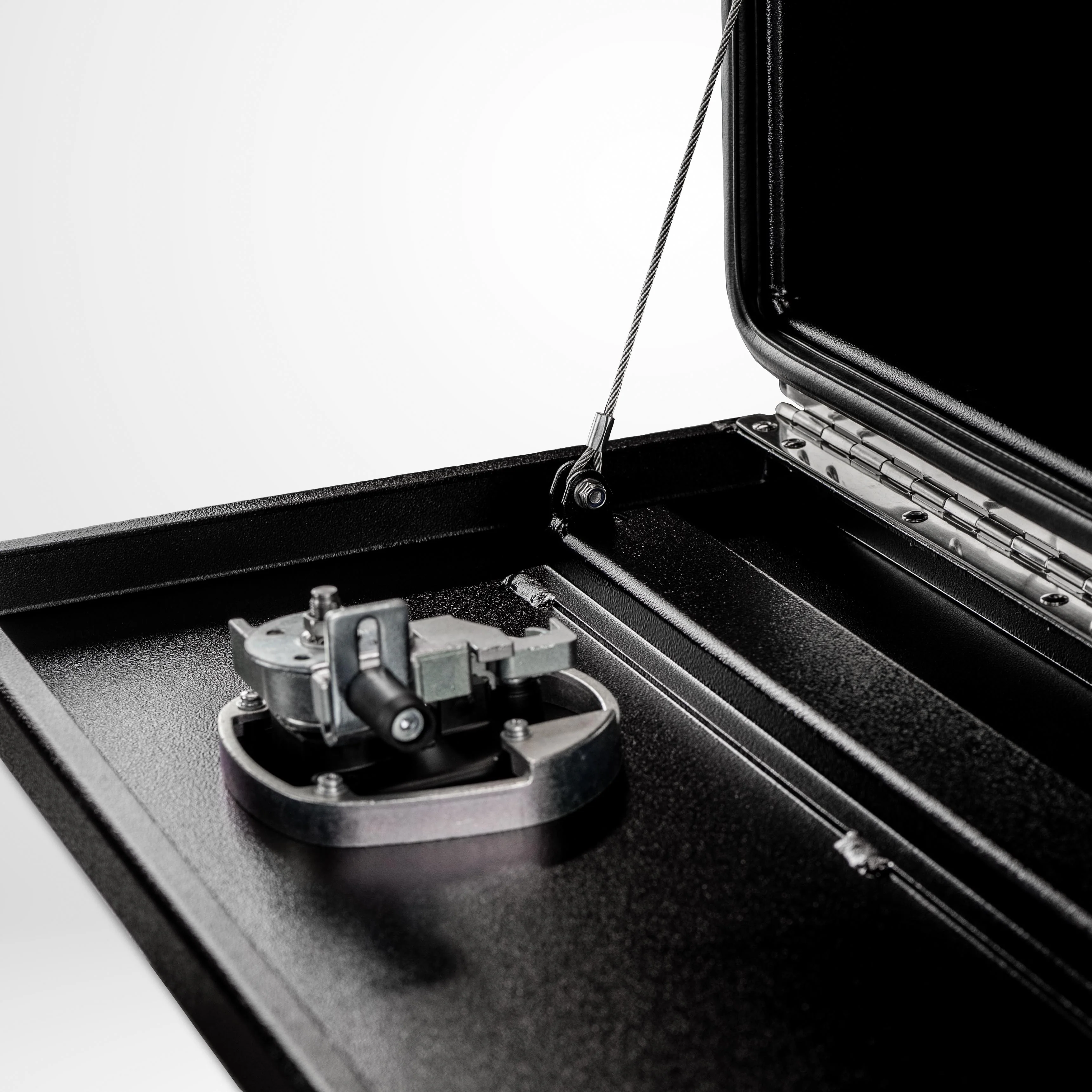 1000mm Truck Under Tray Toolbox - Black - Image 7