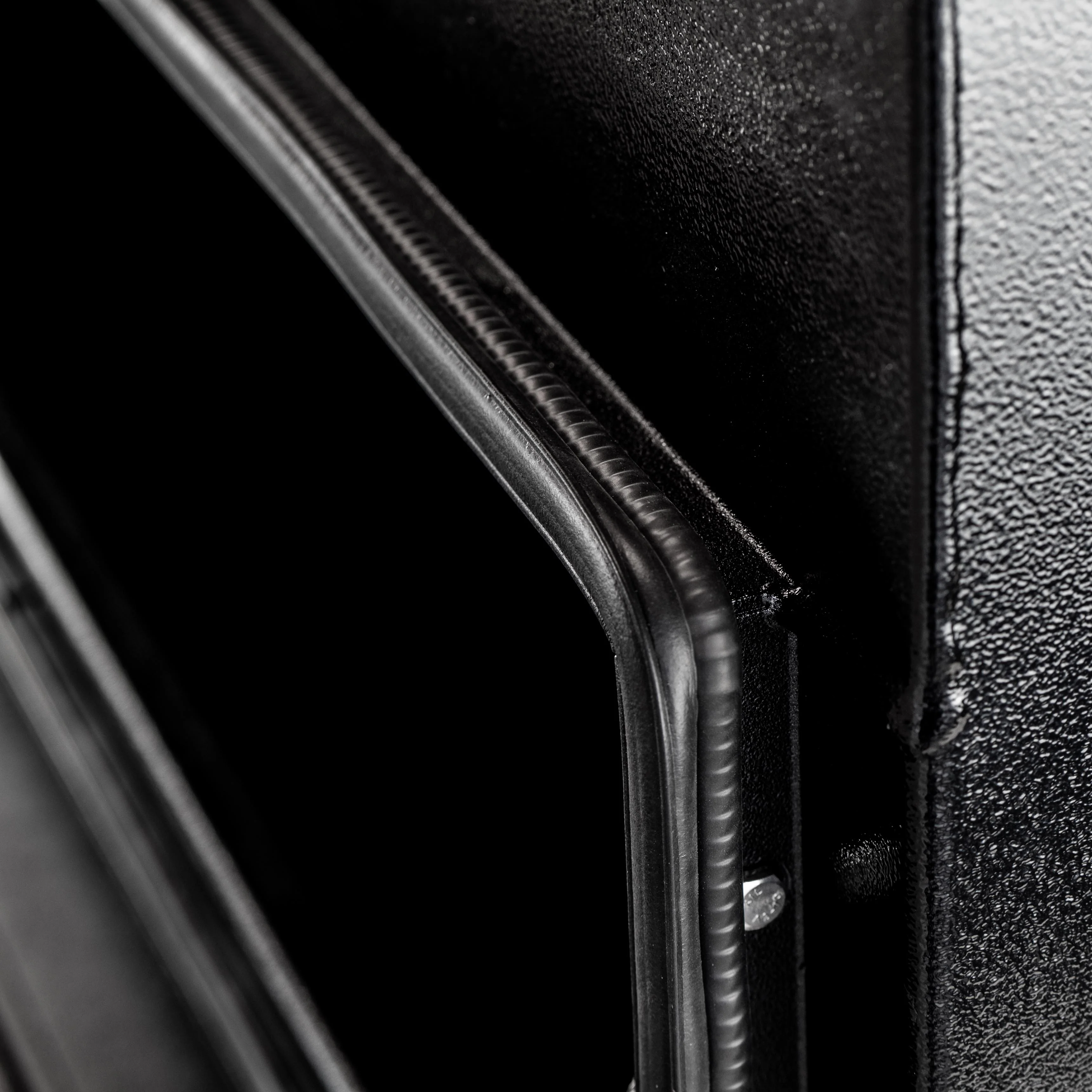 1200mm Truck Under Tray Toolbox - Black - Image 6