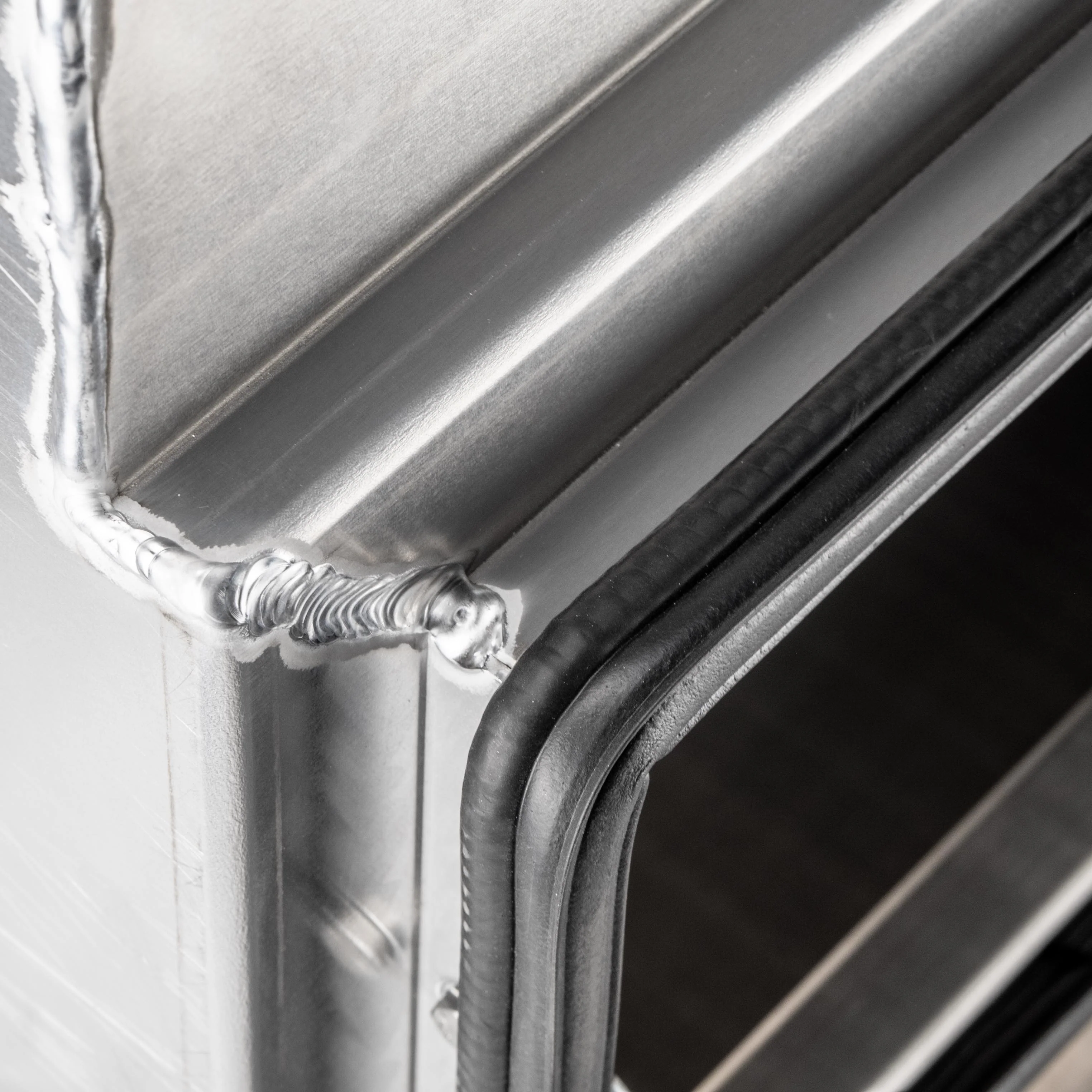 600mm Square Under Tray Toolbox (Pair) - Alloy - Image 6