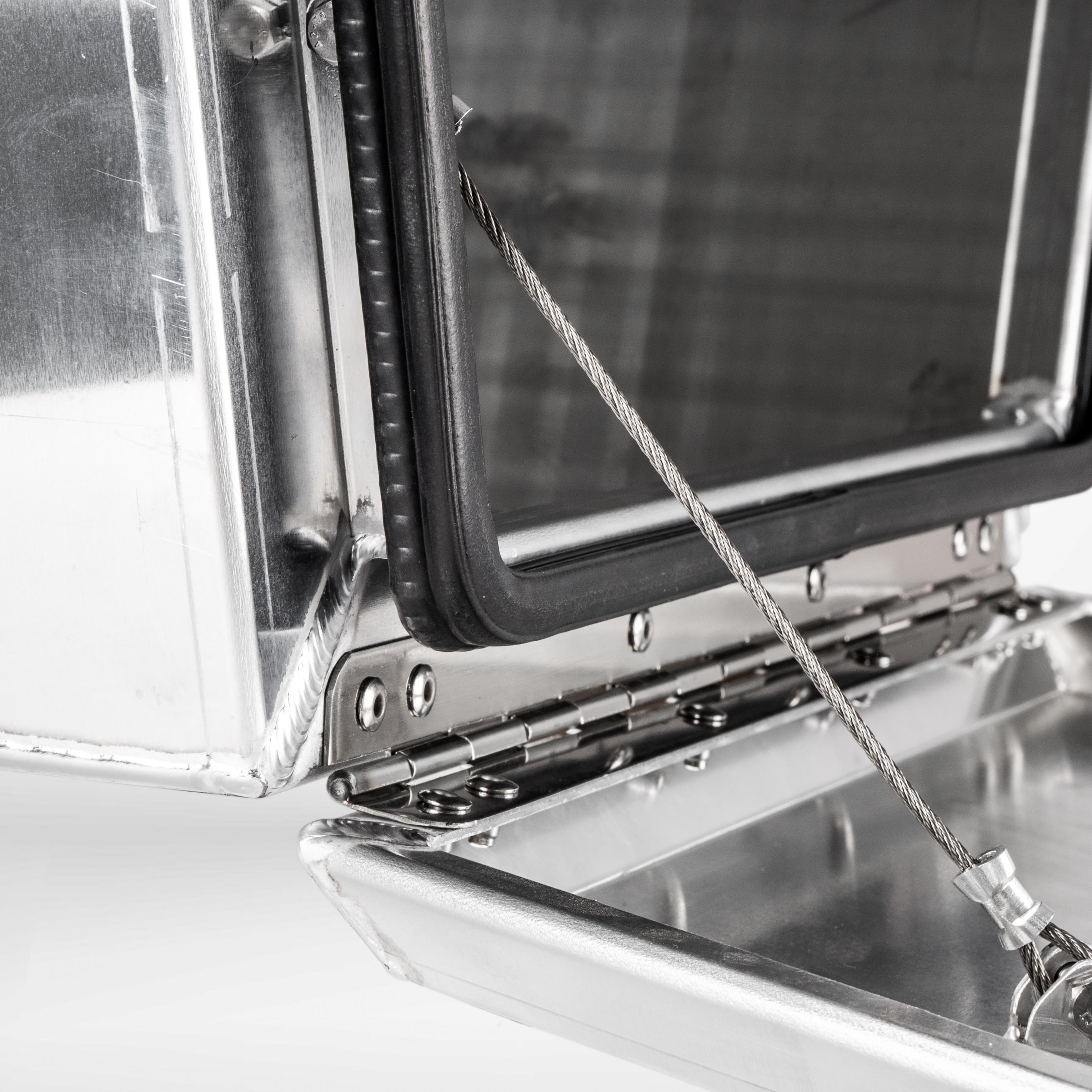600mm Tapered Under Tray Toolbox (Pair) - Alloy - Image 6