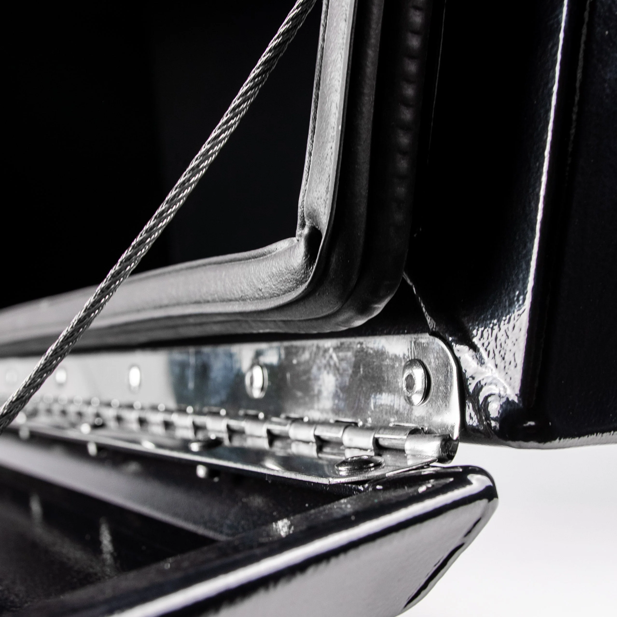 600mm Tapered Under Tray Toolbox (Pair) - Black - Image 7