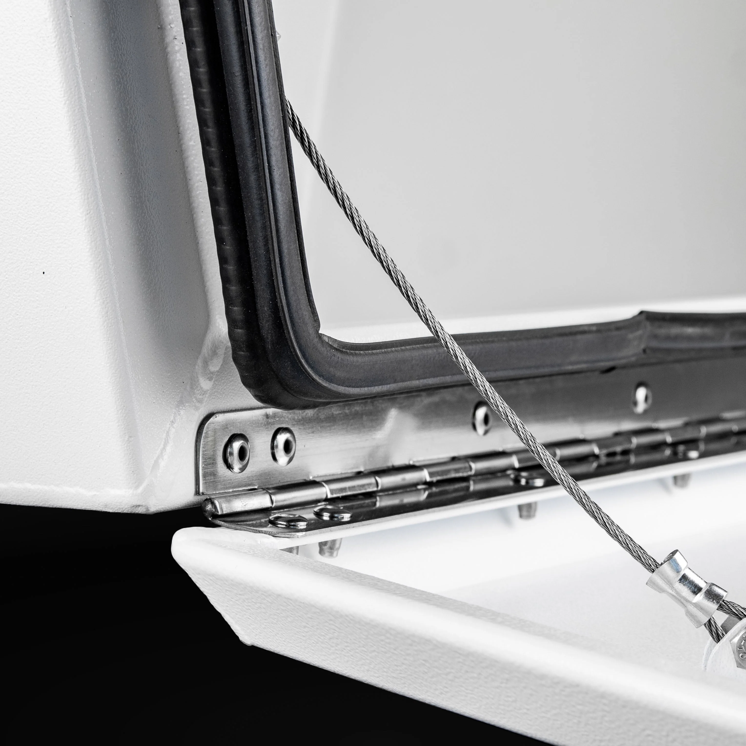 600mm Tapered Under Tray Toolbox (Pair) - White - Image 7