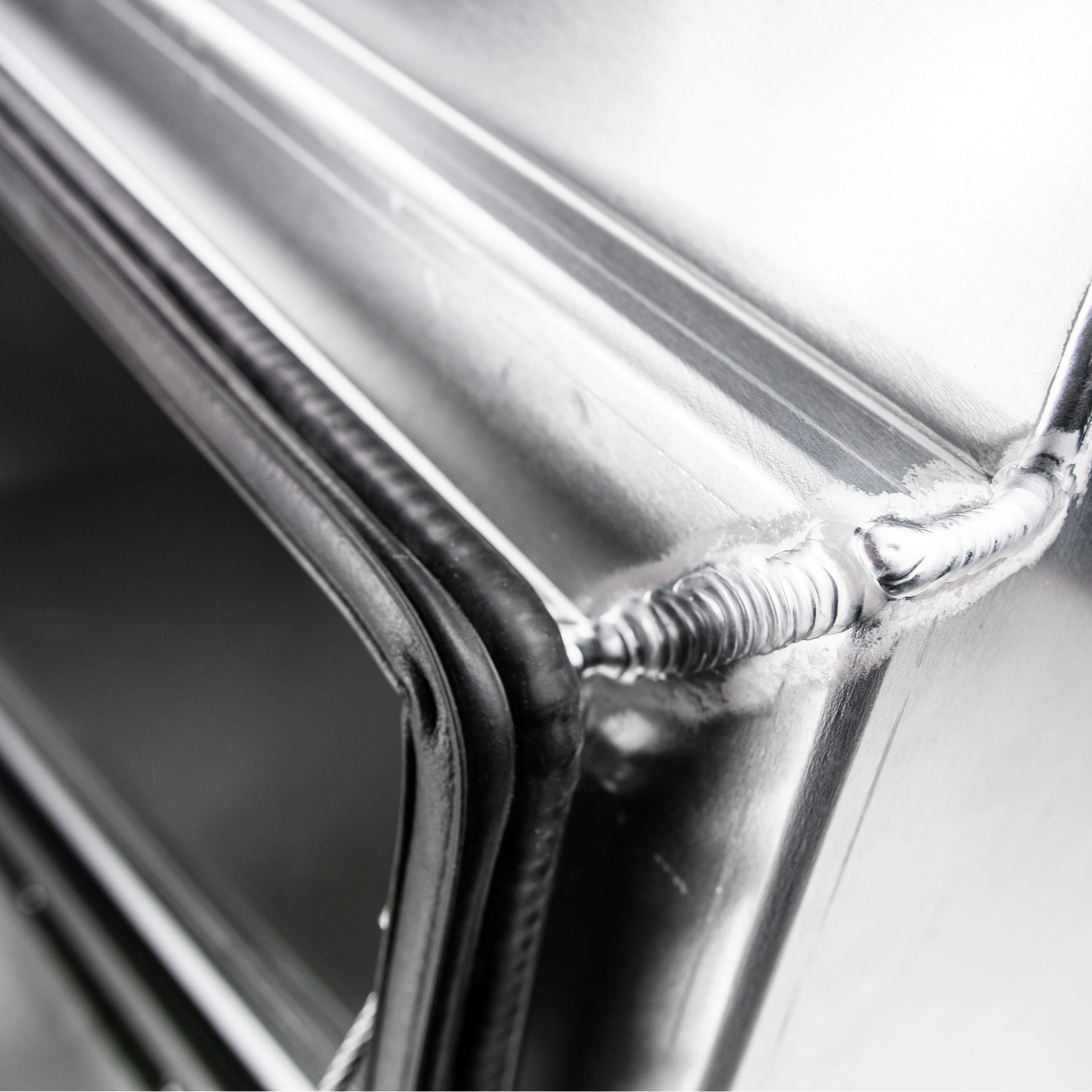 750mm Tapered Under Tray Toolbox (Pair) - Alloy - Image 5