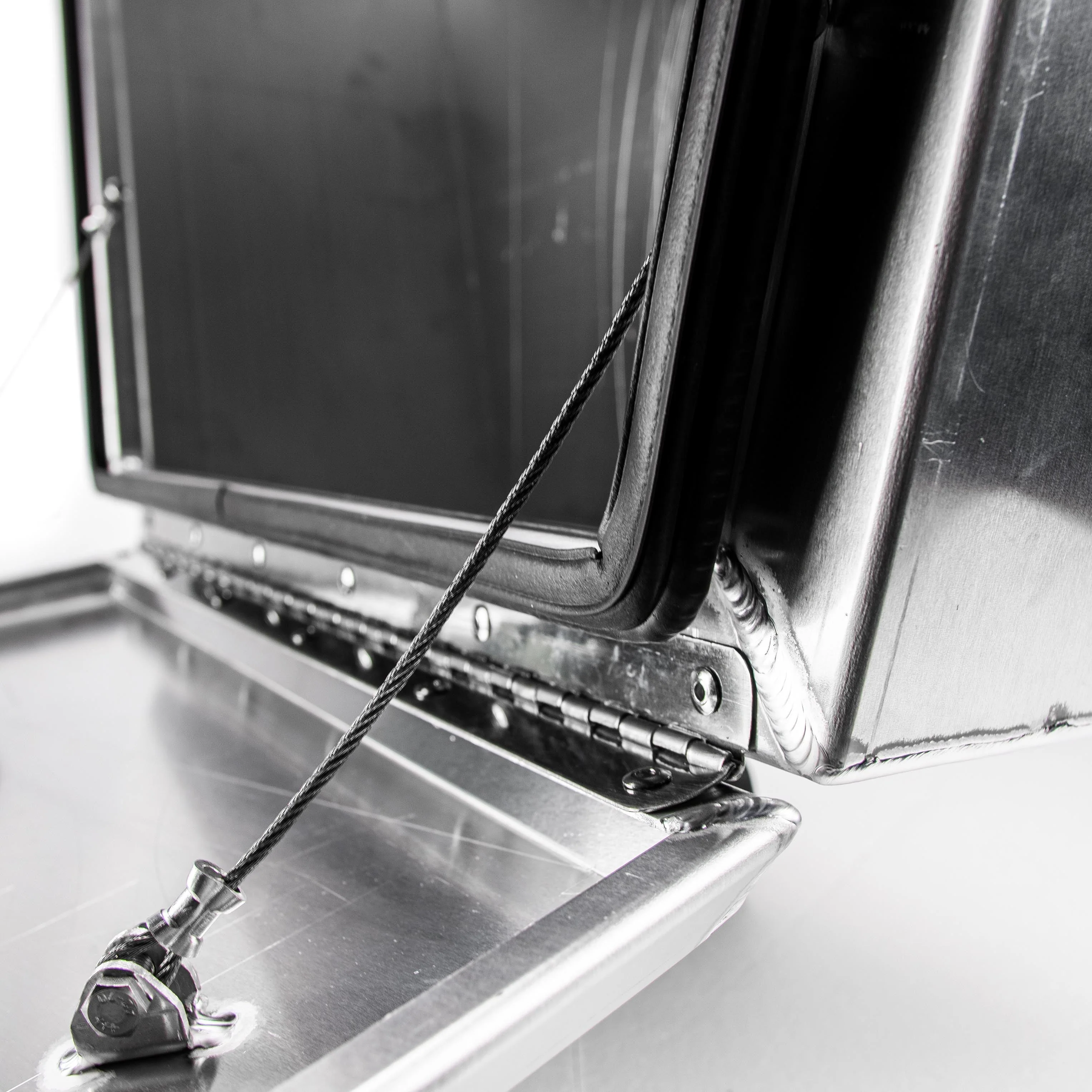 750mm Tapered Under Tray Toolbox (Pair) - Alloy - Image 6