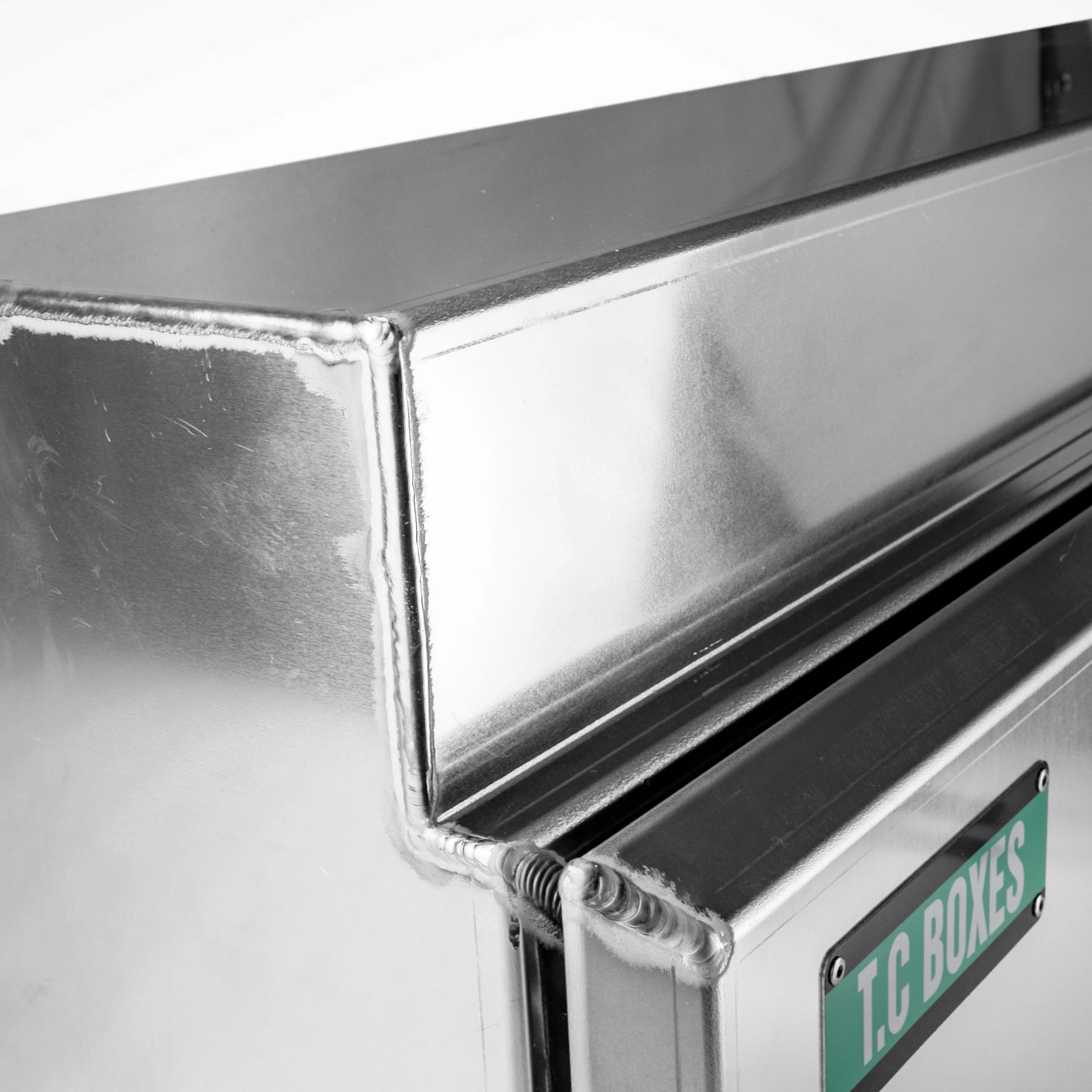 900mm Tapered Under Tray Toolbox (Pair) - Alloy - Image 3