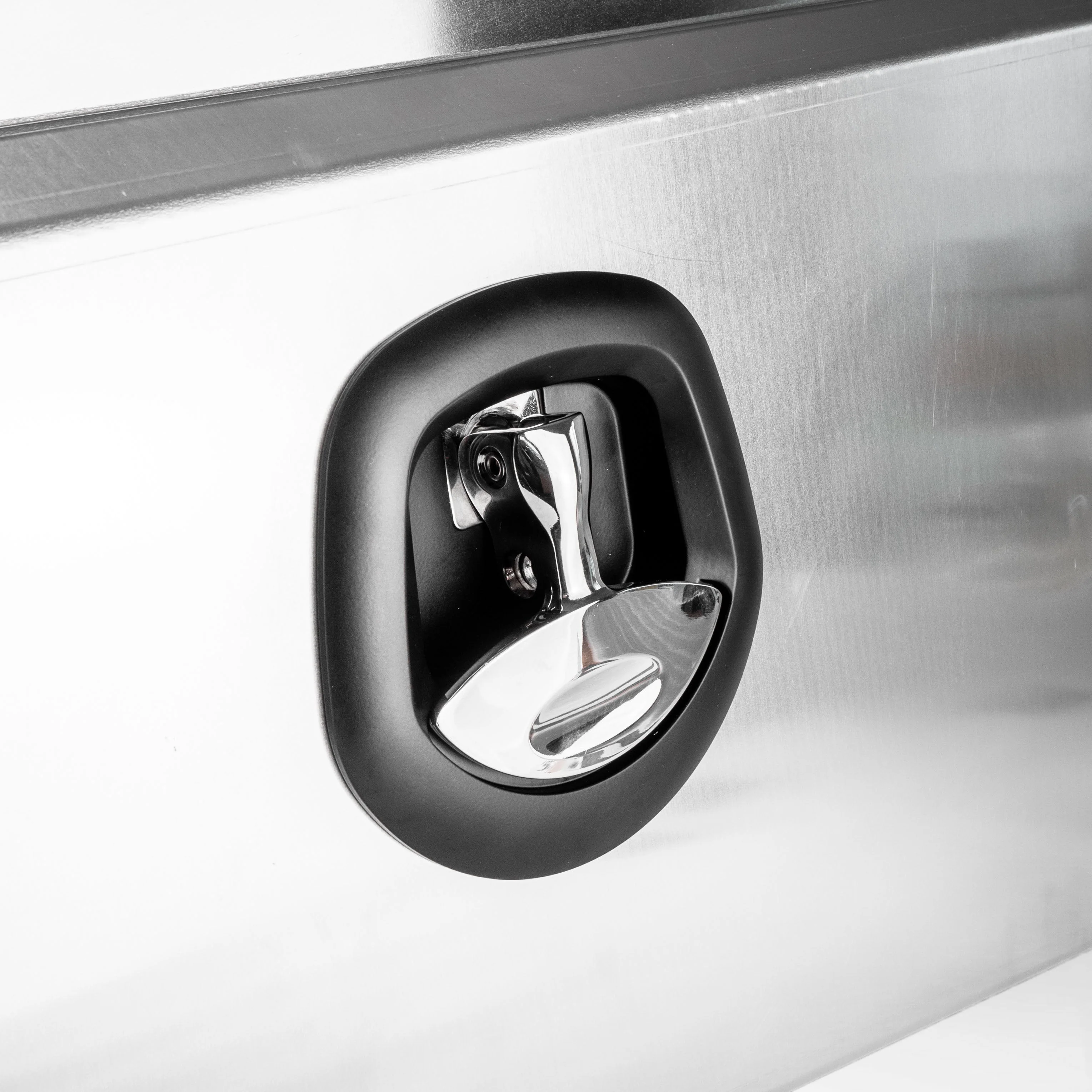 900mm Tapered Under Tray Toolbox (Pair) - Alloy - Image 4