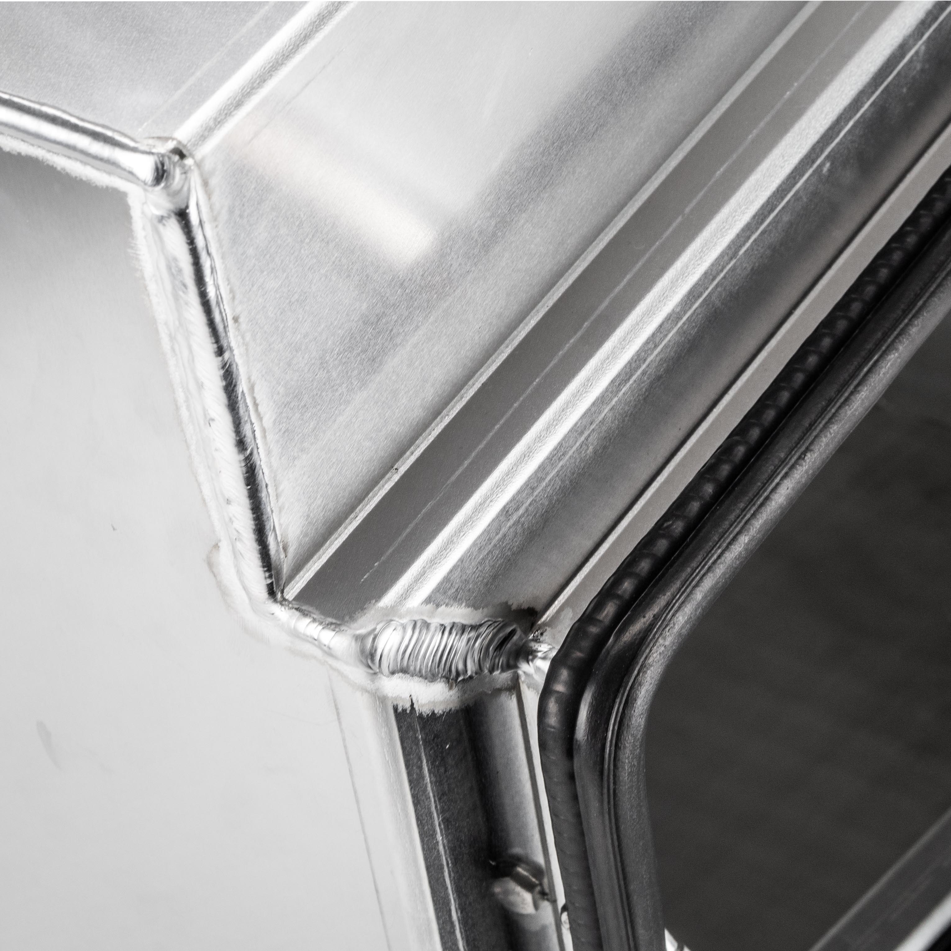 900mm Tapered Under Tray Toolbox (Pair) - Alloy - Image 6